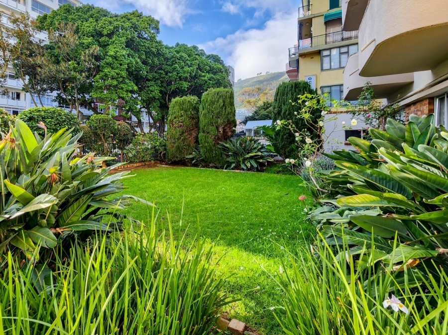 To Let 2 Bedroom Property for Rent in Sea Point Western Cape